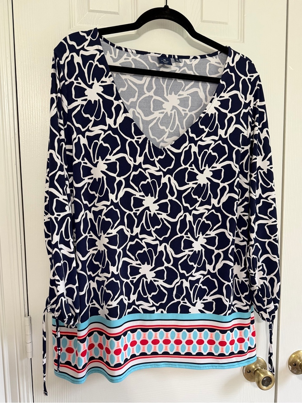 Kaari Blue Curvy 2X Floral V Neck Blouse Navy White Border Print Stretch Top